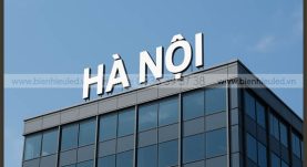 Thi công chữ nổi trên nóc tòa nhà