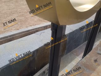 Biện pháp bảo vệ bề mặt kính tòa nhà khi lắp đặt biển quảng cáo tấm lớn